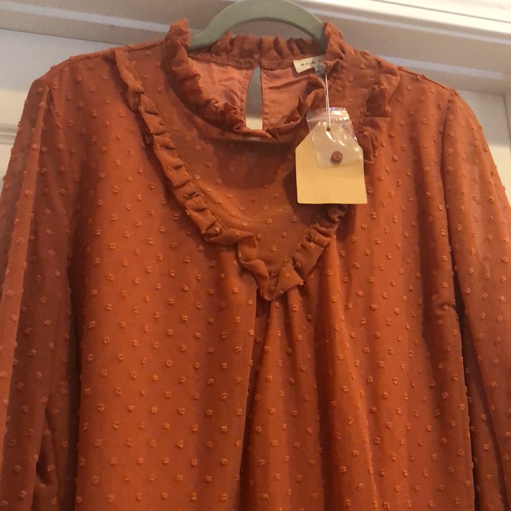 NWT. Maternity blouse.🤰Orange color. Medium size.